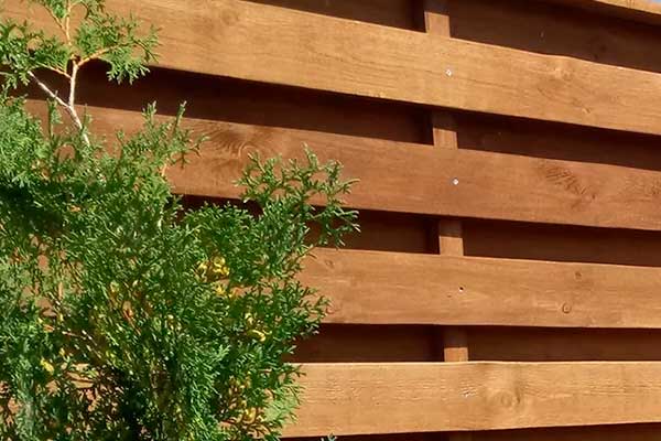 Забор из дерева